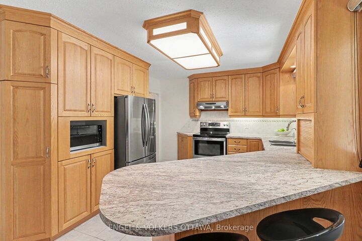 Property Photo:  1331 Alloway Crescent  ON K1K 3Y9 