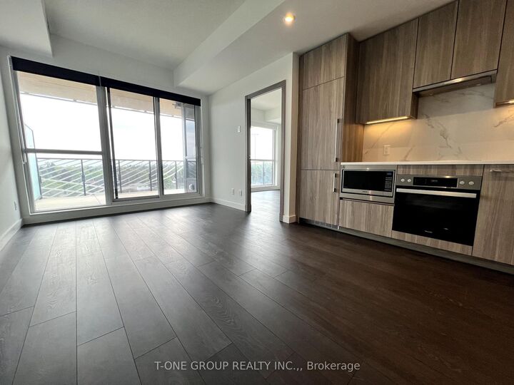 Property Photo:  25 McMahon Drive 905  ON M2K 0J2 
