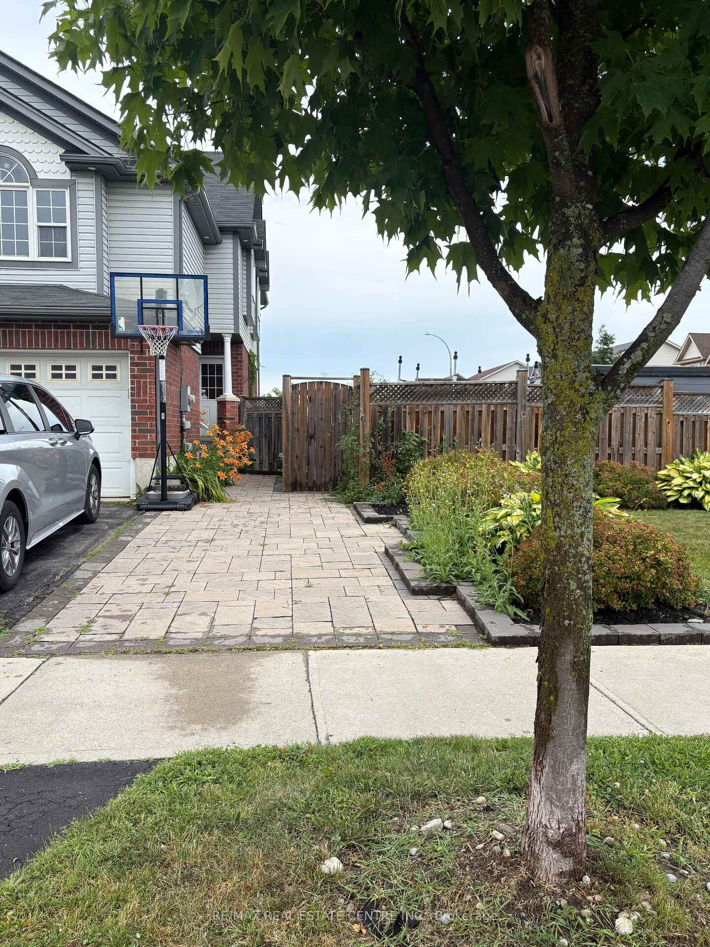 Property Photo:  2 Sophia Crescent  ON N2R 1X5 