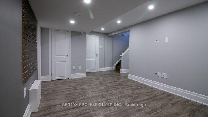 Property Photo: 7 Sedgebrook Crescent Lower ON M9B 2X2