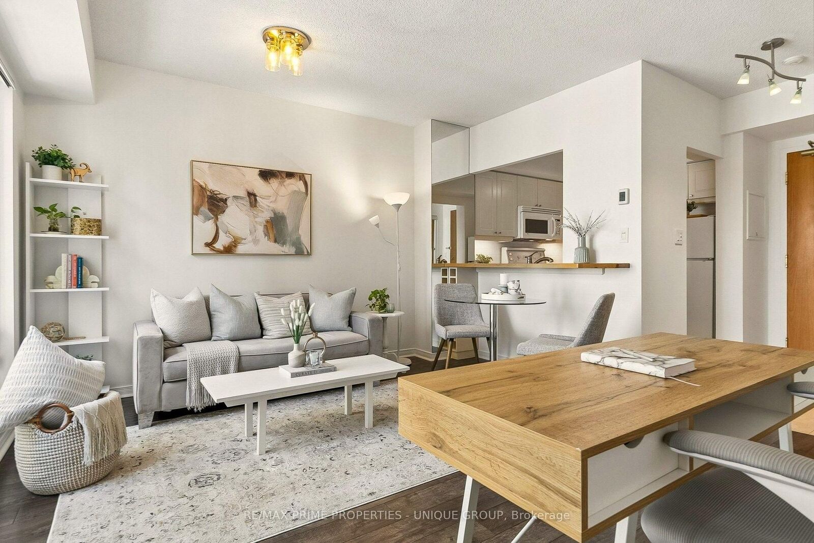 Property Photo: 99 Hayden Street 1005 ON M4Y 3B4