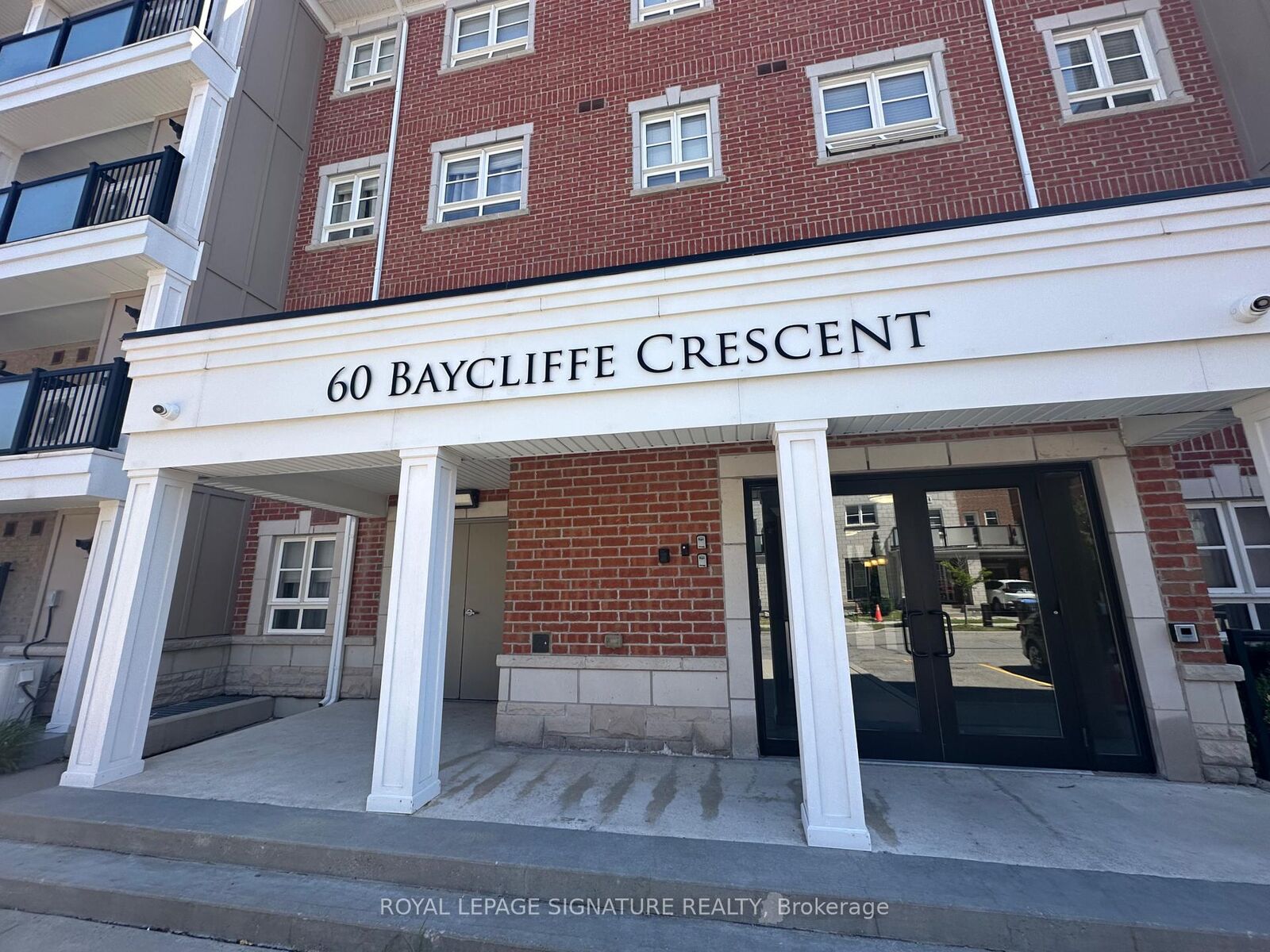 Property Photo:  60 Baycliffe Crescent 305  ON L7A 0Z4 