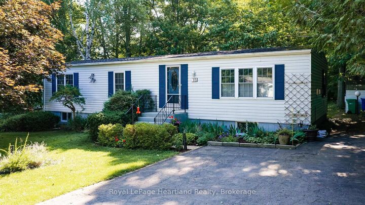 Property Photo:  16 Huron Lane  ON N7A 3Y2 