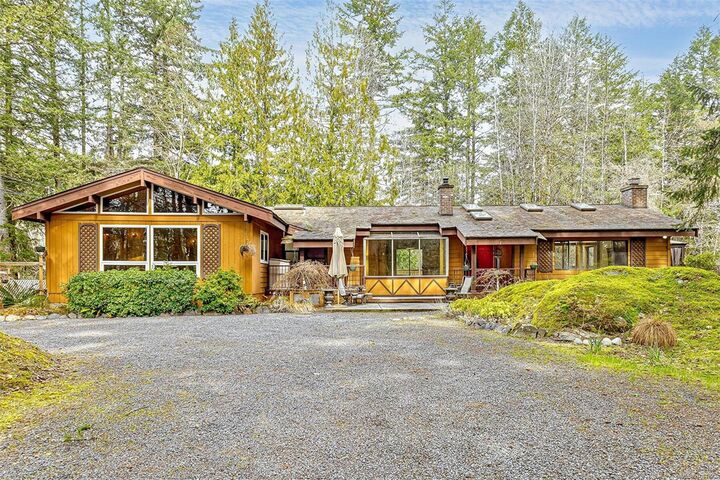 2298 Munn Rd — photo 1
