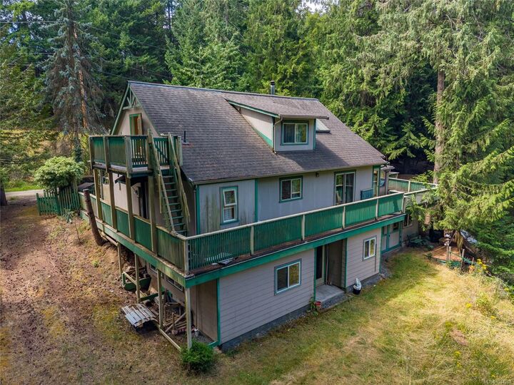 Property Photo: 3706 Starboard Cres BC V0N 2M0