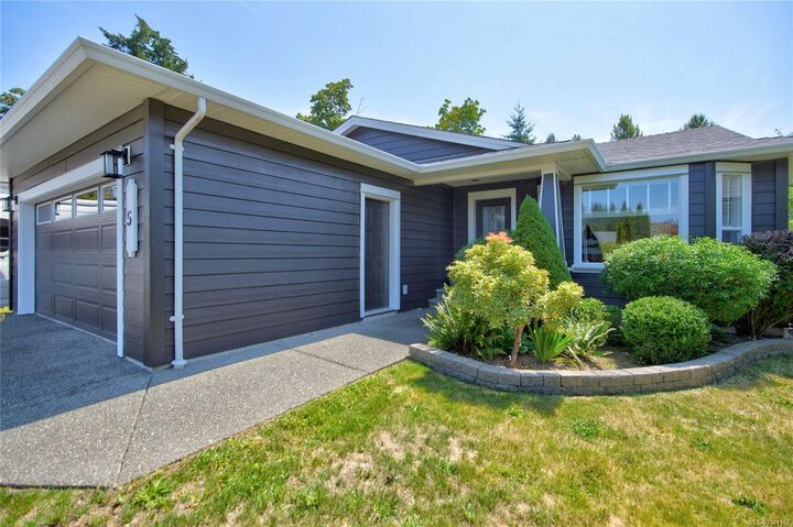 Property Photo: 5 Strathcona Crt BC V9H 1W3