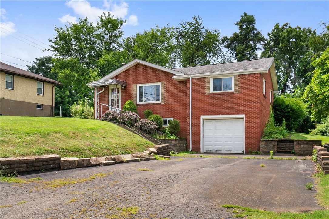 Property Photo:  109 Rosemont Dr  PA 15108 
