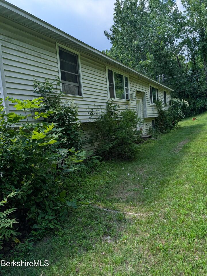 Property Photo:  415 Richview Ave 2  MA 01247 