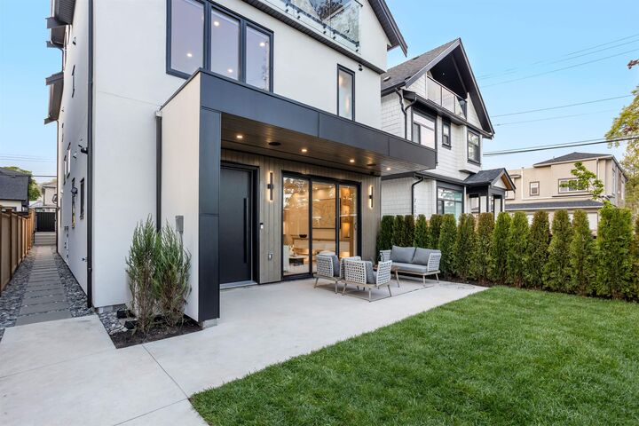 Property Photo: 165 E 45th Avenue 1 BC V5W 1W8
