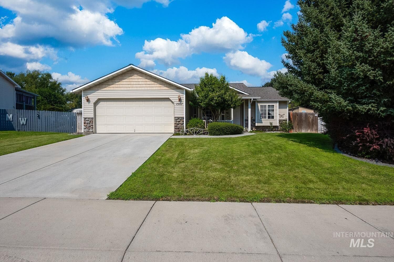Property Photo:  1507 S Willow Creek  ID 83686 