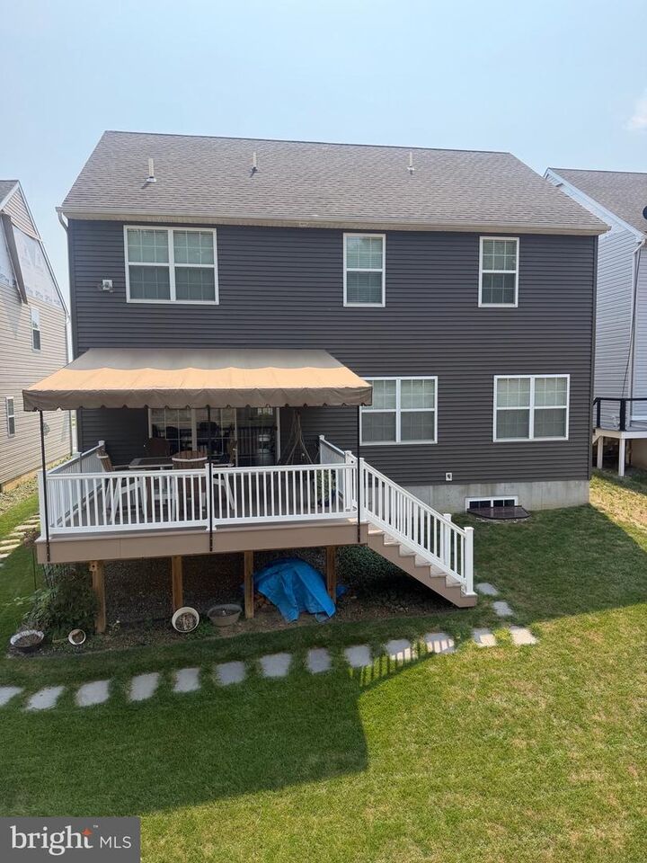 Property Photo:  33 Alderwood Way  PA 17601 