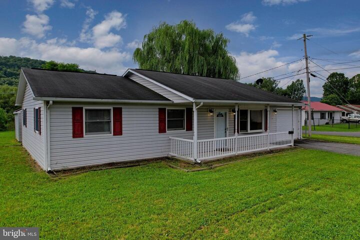 Property Photo: 10 N Hummingbird Street WV 26726