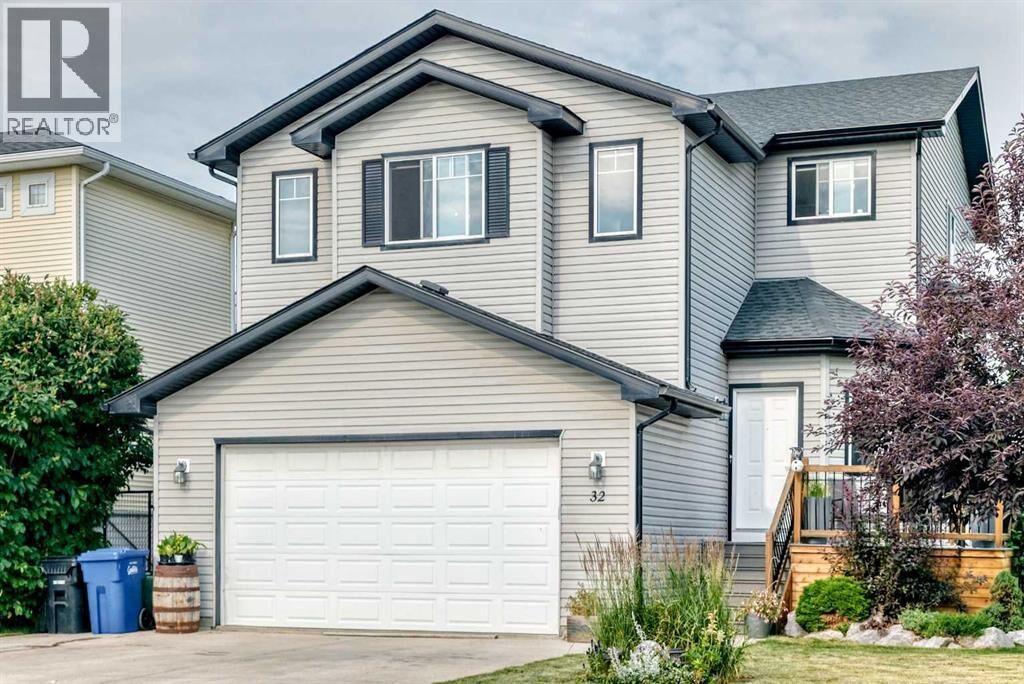 Property Photo: 32 Meadowpark Place AB T0M 0N0
