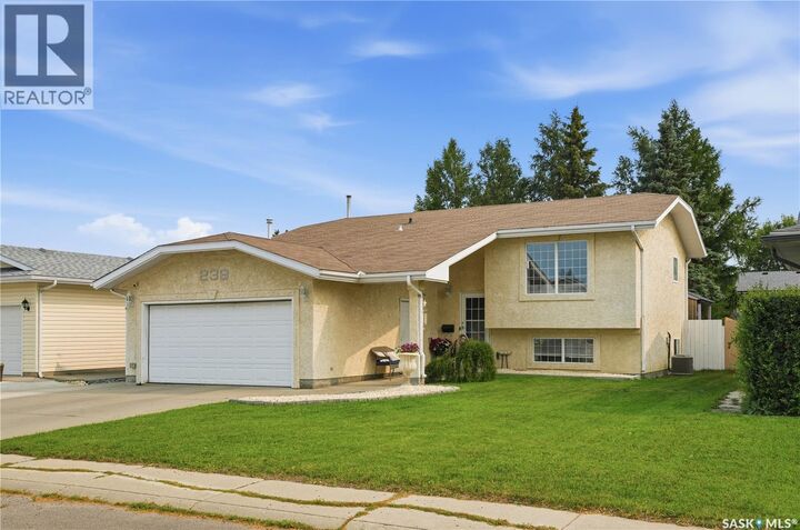 Property Photo: 239 Manning Crescent SK S7L 6J3