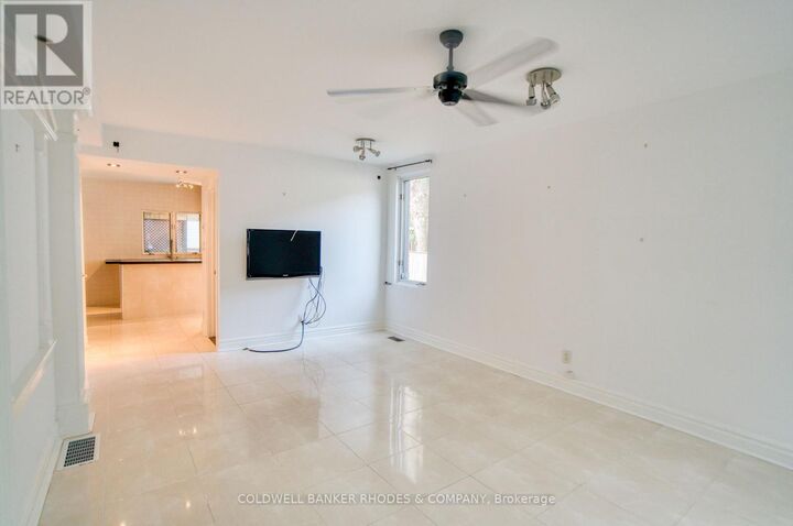 Property Photo:  300 St Andrew Street  ON K1N 5G7 