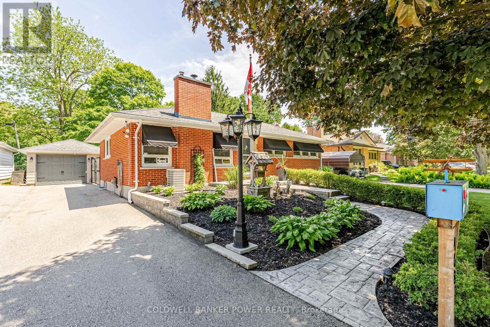 Property Photo: 468 Jellicoe Crescent ON N6K 2M5