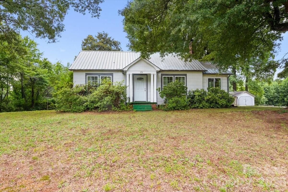 Property Photo:  1751 W Nc 10 Highway  NC 28658 