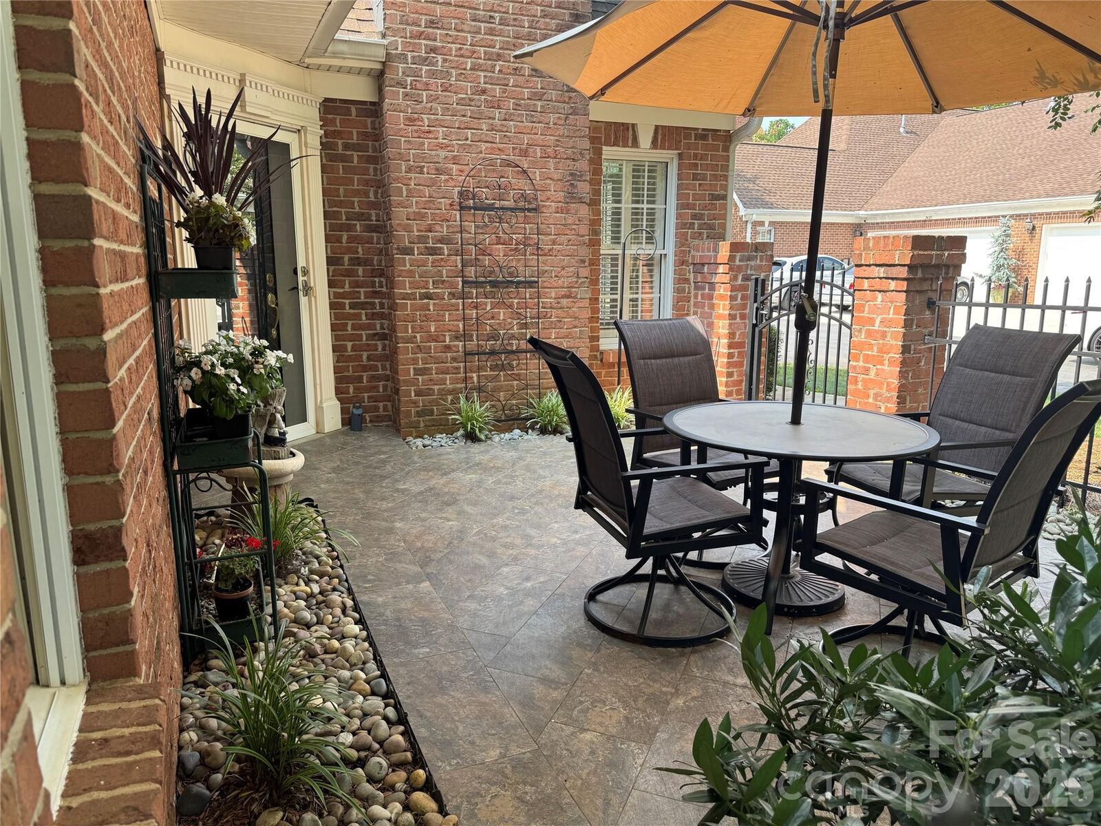 Property Photo:  7424 Hurstbourne Green Drive  NC 28277 
