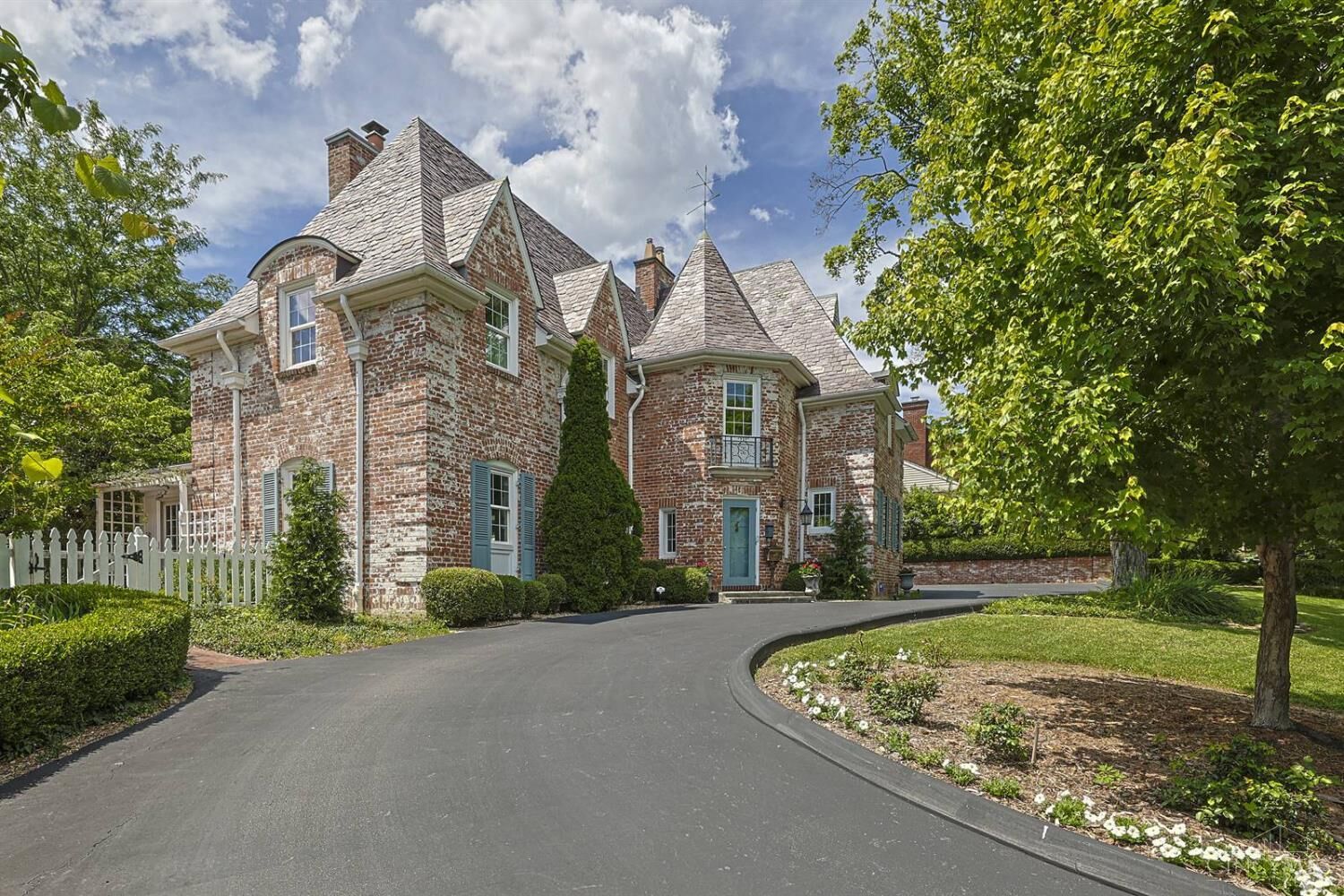 Property Photo: 1075 Edwards Road OH 45208