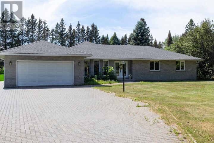 1155 Victor St S — photo 1