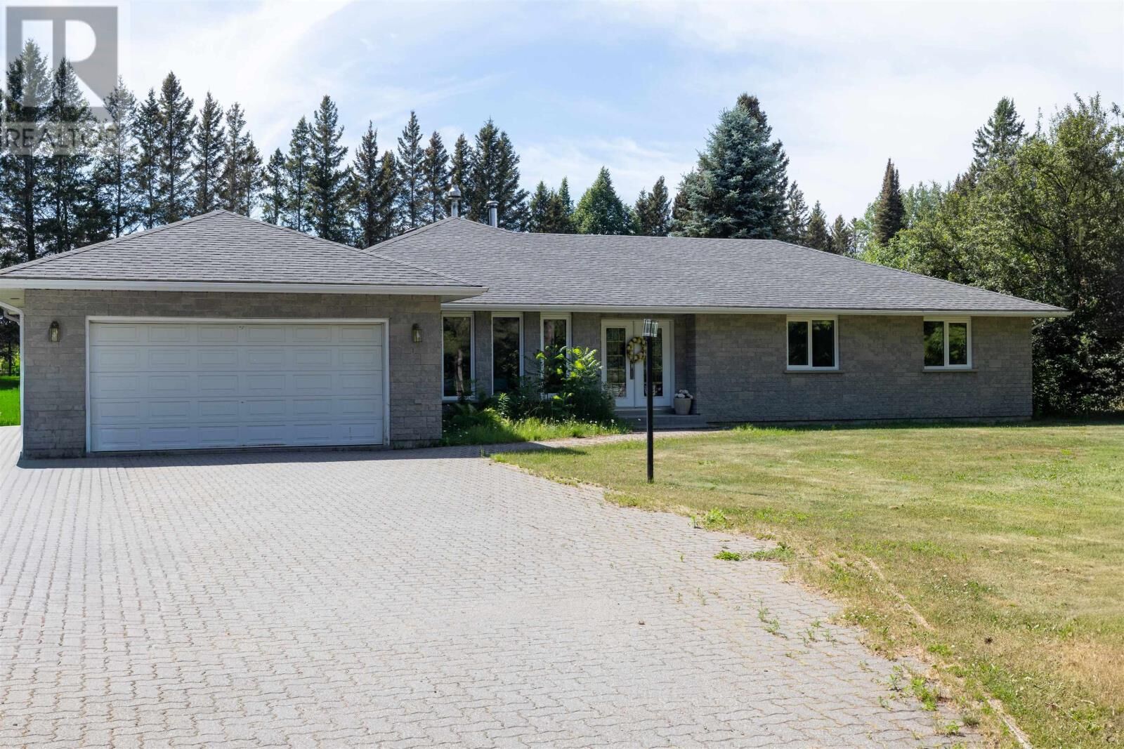 Property Photo: 1155 Victor St S ON P7K 1N6