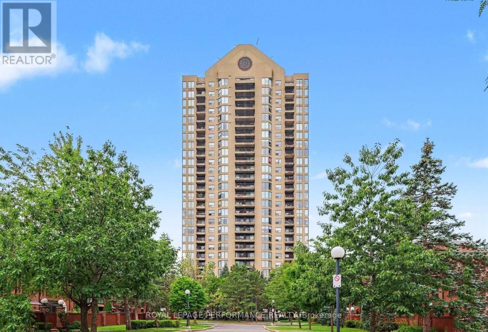 Property Photo: 545 St Laurent Boulevard 2702 ON K1K 4H9