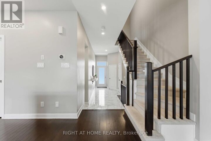 Property Photo:  424 Markdale Terrace South  ON K1X 0B2 