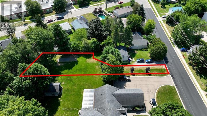 Property Photo:  449 Charles Street North  ON K7G 1V8 