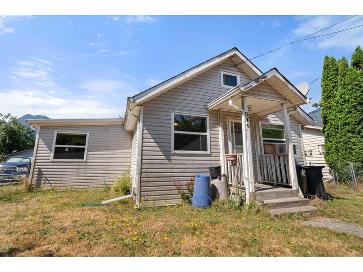 Property Photo:  944 3rd Avenue  BC V0X 1L0 