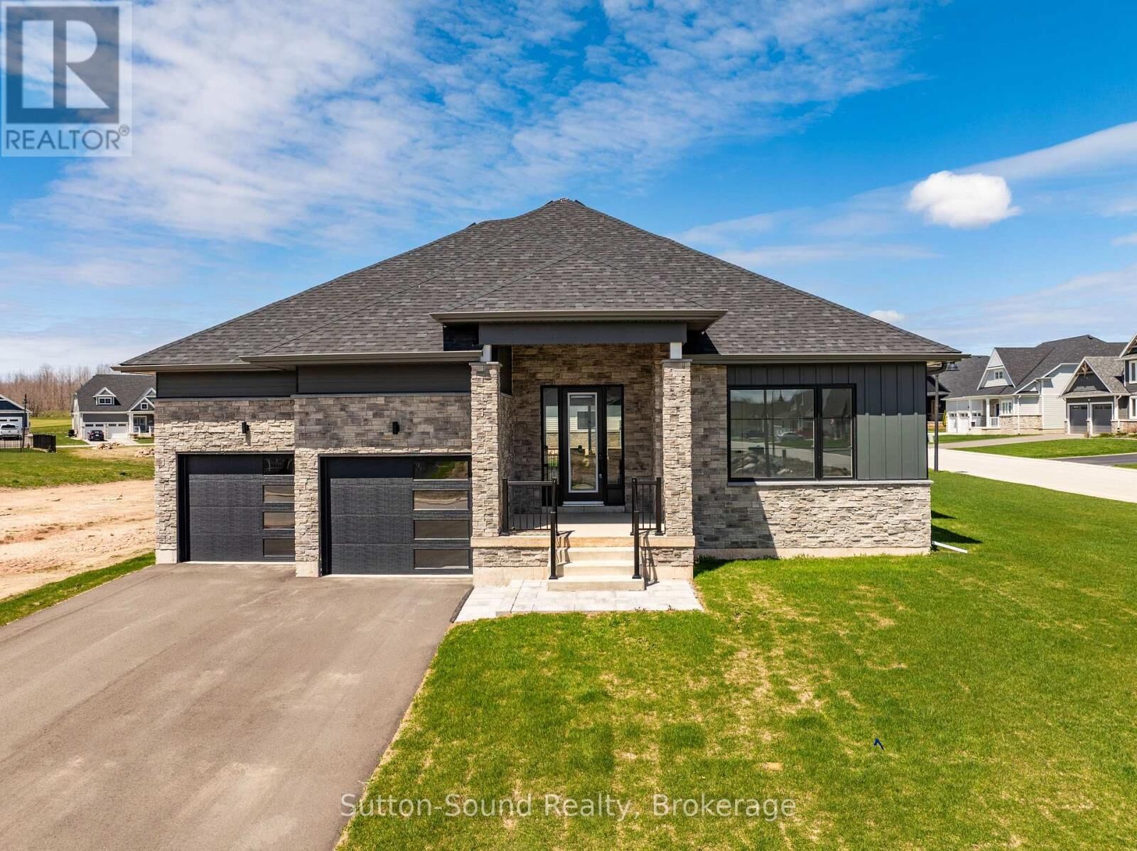 Property Photo:  116 Laurens Lane  ON N0H 1S0 