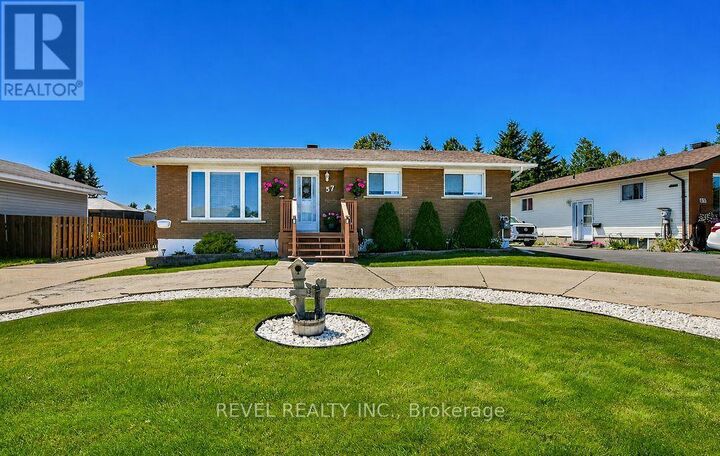 Property Photo:  57 Hudson Crescent  ON P4N 7R1 