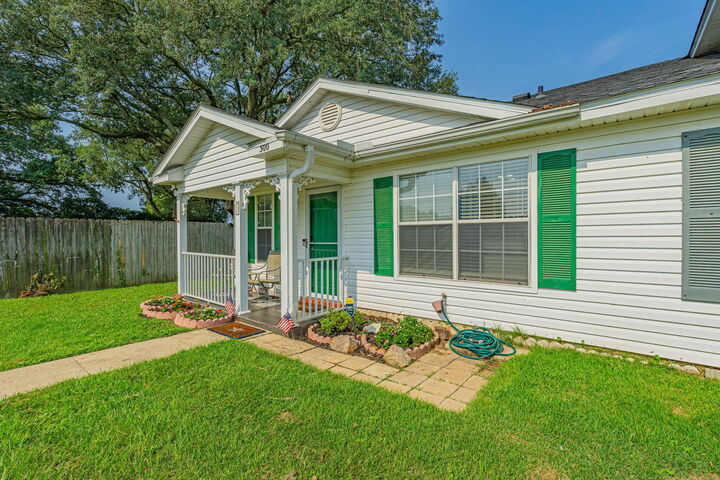 Property Photo:  300 Loveland Circle  FL 32526 