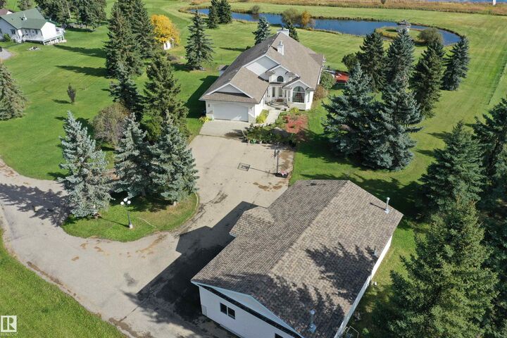 Property Photo: 205 1 Avenue AB T0C 0T0