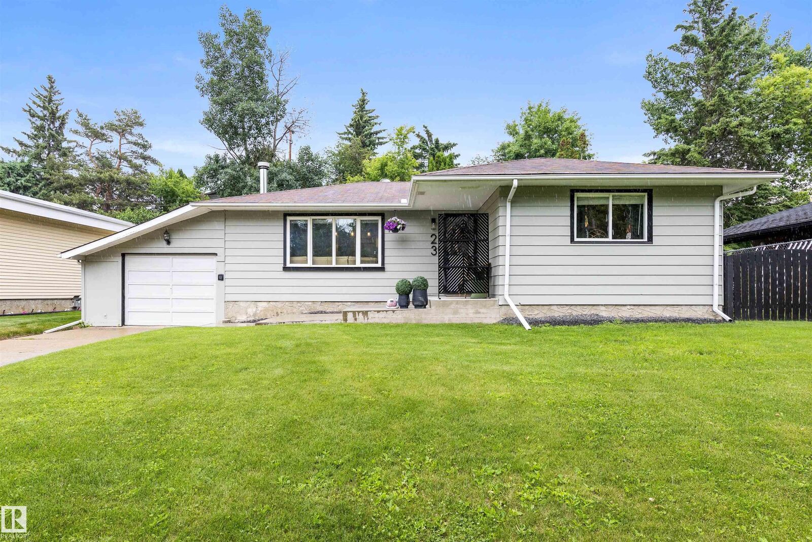 Property Photo:  23 Glenhaven Crescent  AB T8N 1A4 