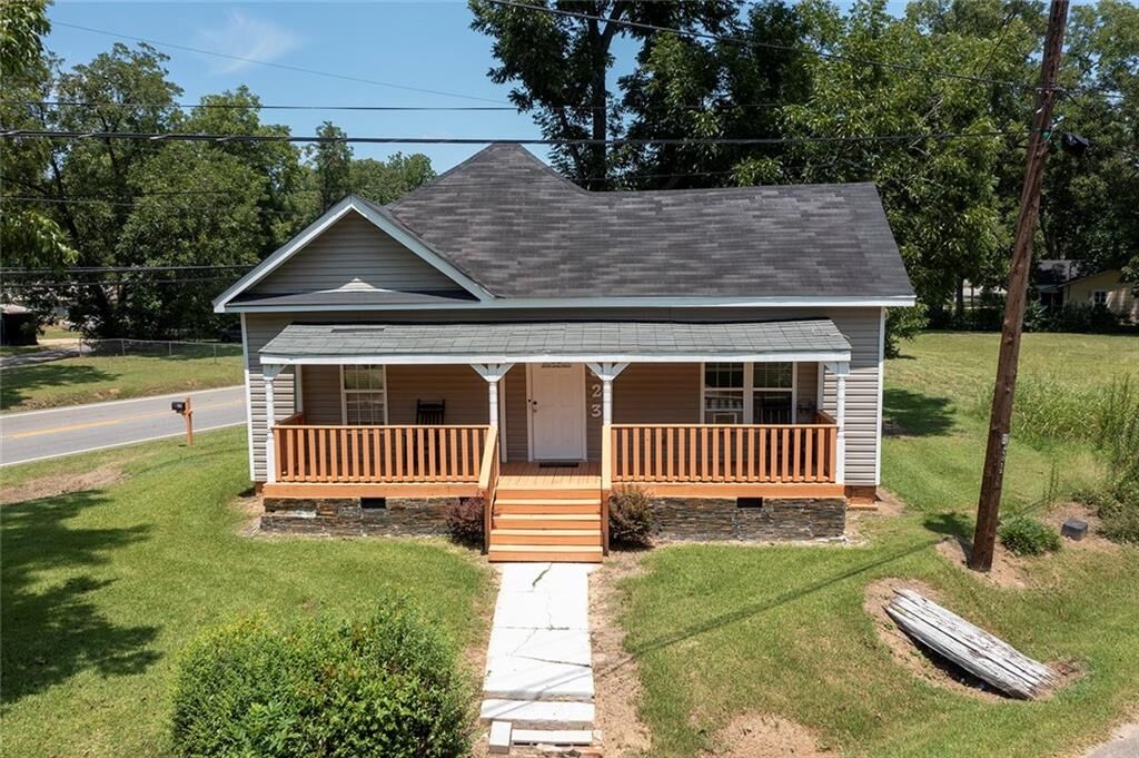 Property Photo:  823 Cooper Drive NE  GA 39842 