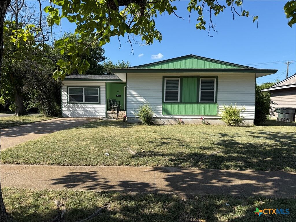 Property Photo:  952 Fannin Loop  TX 76501 
