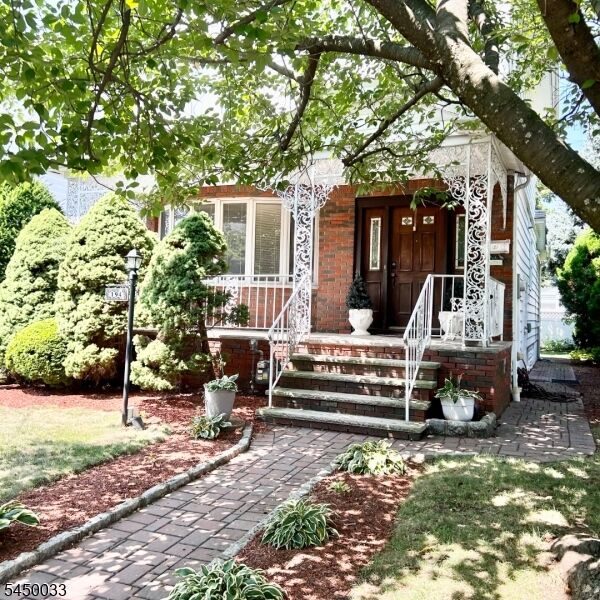 Property Photo:  194 Glenwood Rd  NJ 07208 