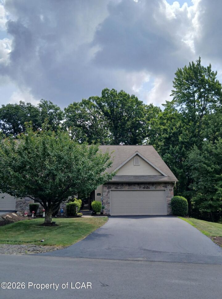 Property Photo:  1041 S Appian Way  PA 18202 