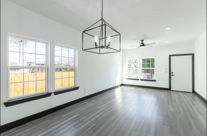 Property Photo: 409 Winnie Street TX 77009