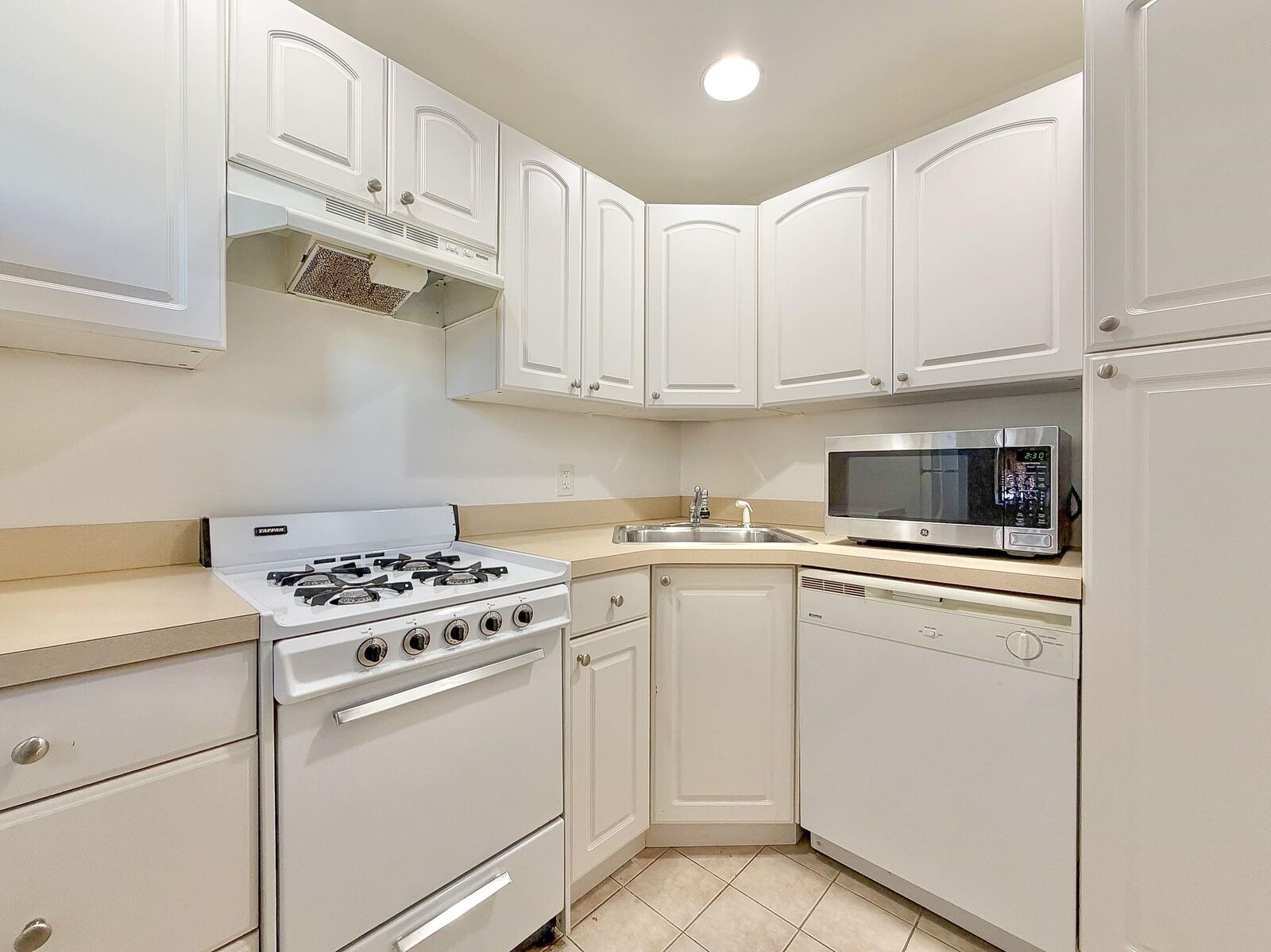 Property Photo:  197 Newark Ave 1  NJ 07302 