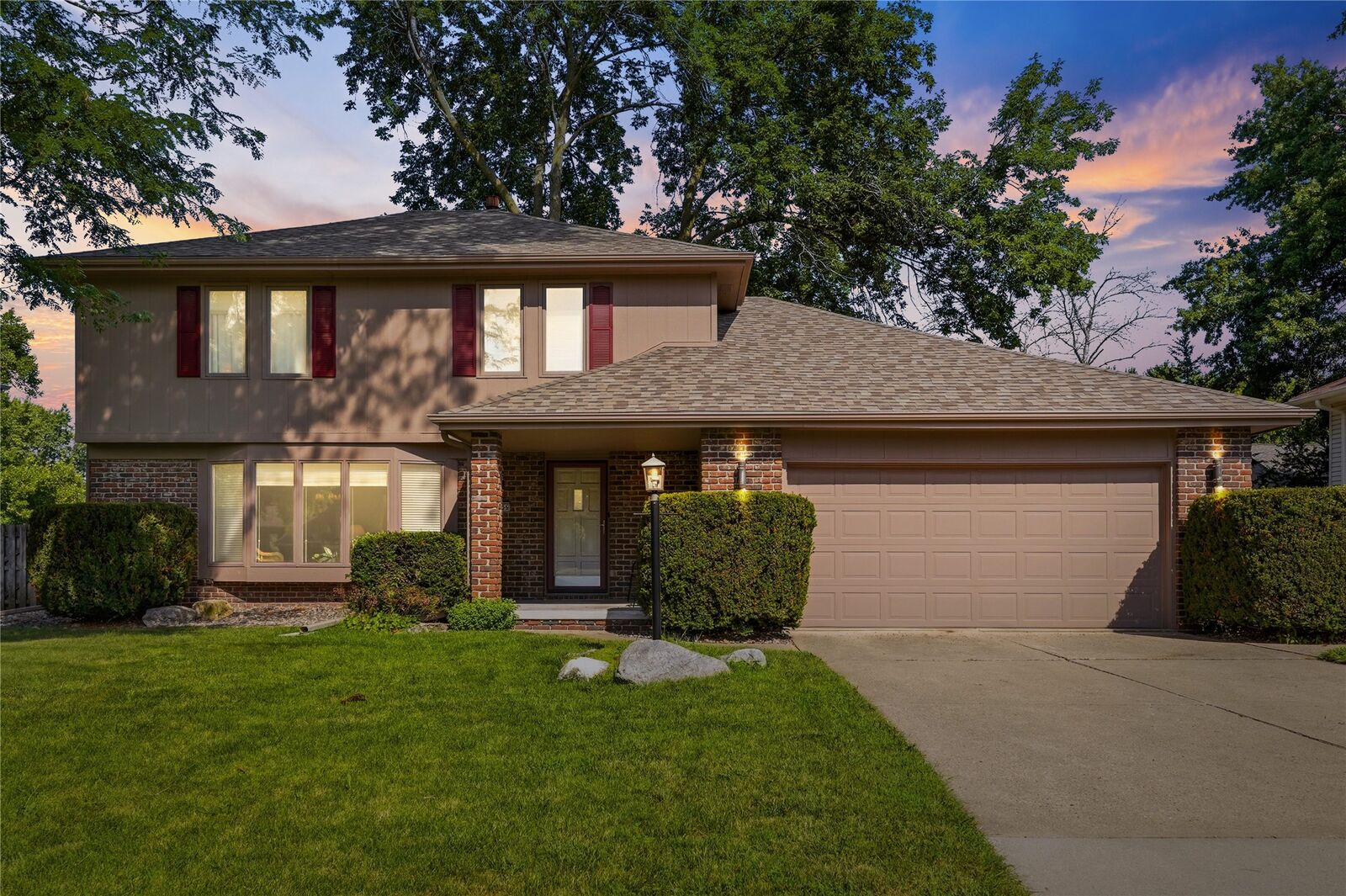 Property Photo:  1056 Maplenol Drive  IA 50266 