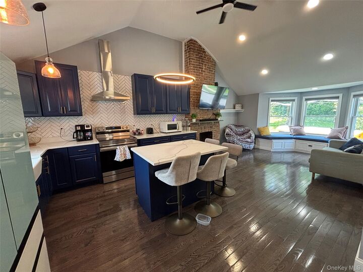 Property Photo:  162 Dubois Street 3  NY 12550 