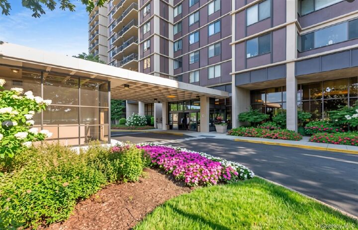 Property Photo:  27010 Grand Central Parkway 4J  NY 11005 