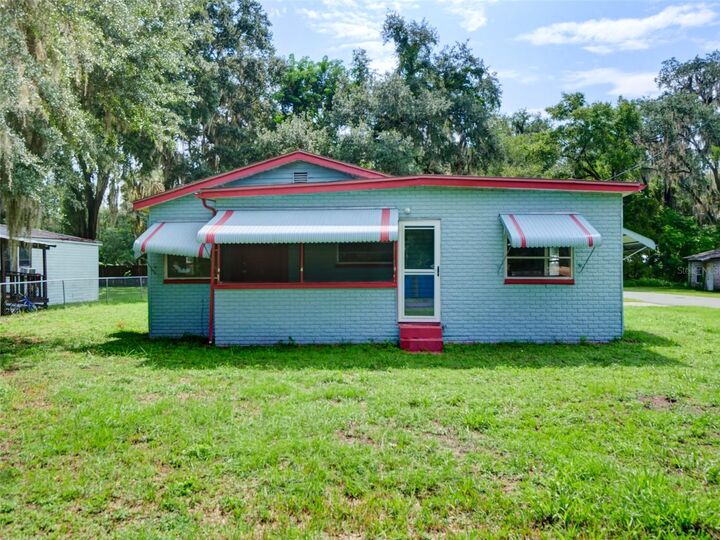 Property Photo: 813 NW 5th Street FL 33597