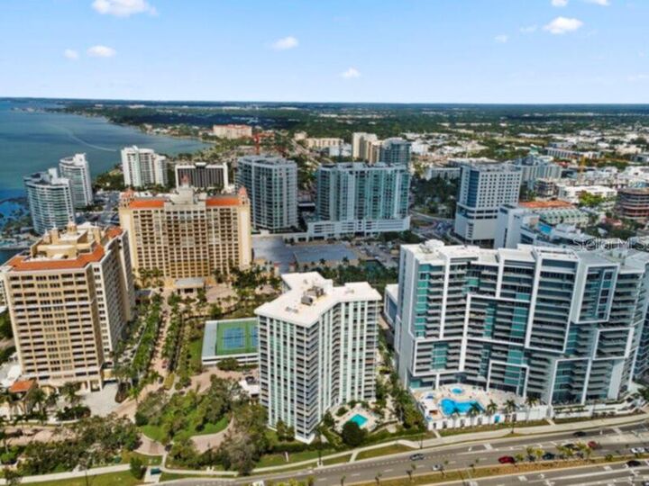 Property Photo:  1111 N Gulfstream Avenue 5B  FL 34236 