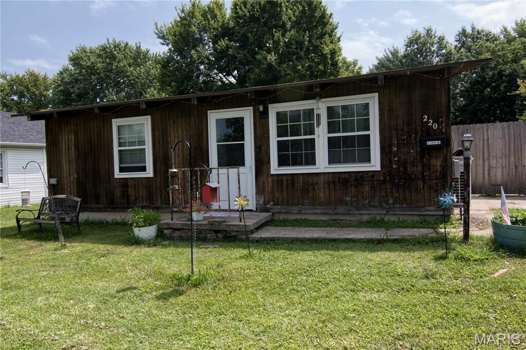 Property Photo:  220 N Olive Street  MO 65706 