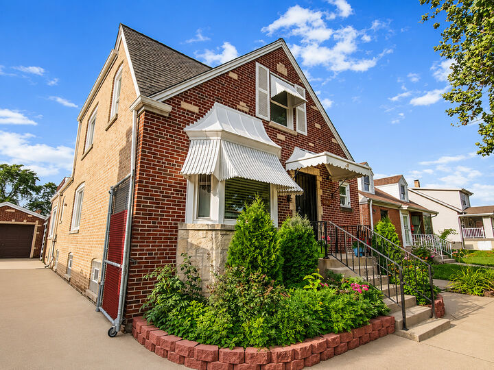 Property Photo:  6952 W Summerdale Avenue  IL 60656 