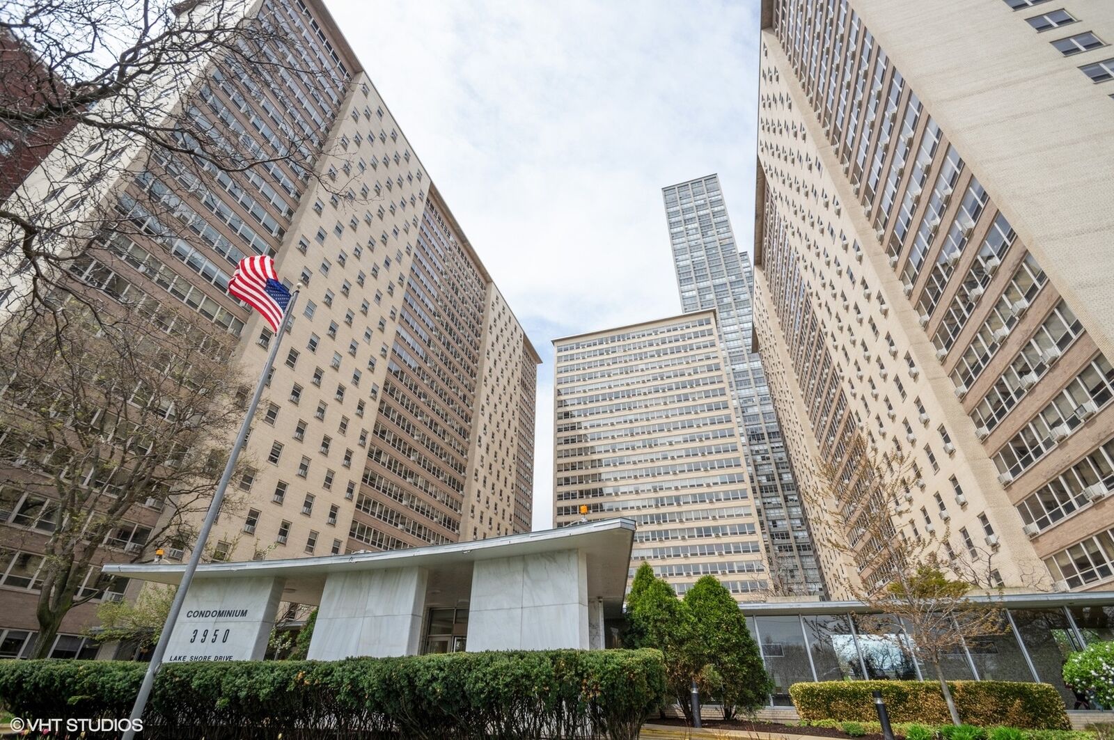 Property Photo: 3950 N Lake Shore Drive 526 IL 60613
