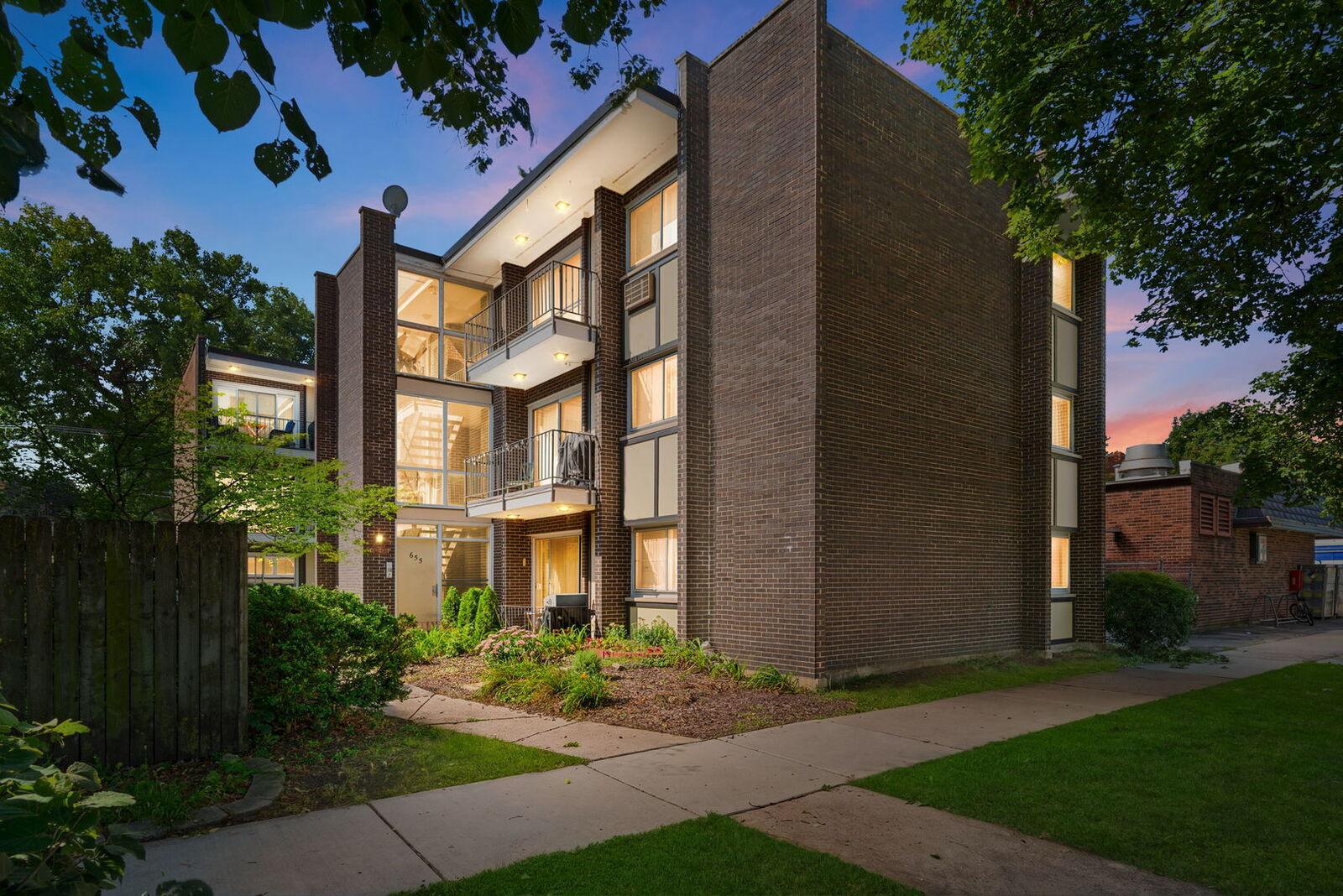 Property Photo:  653 South Boulevard 101S  IL 60302 