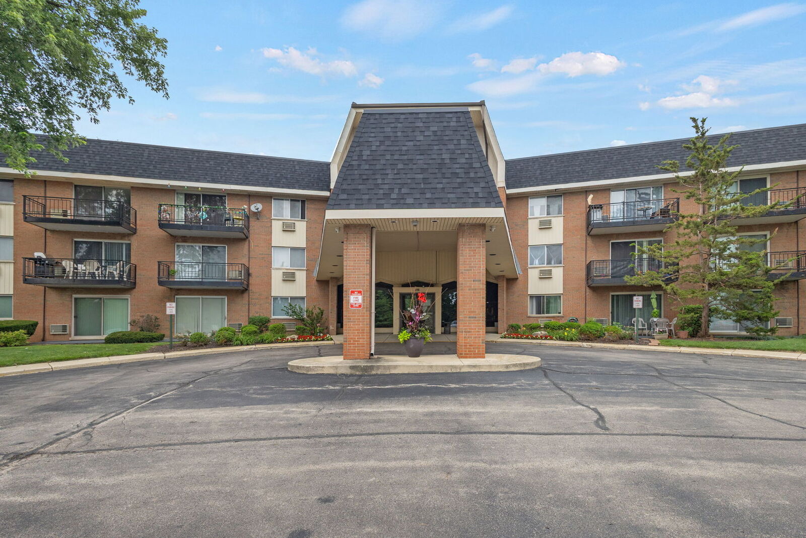 Property Photo: 1198 Royal Glen Drive 221 IL 60137